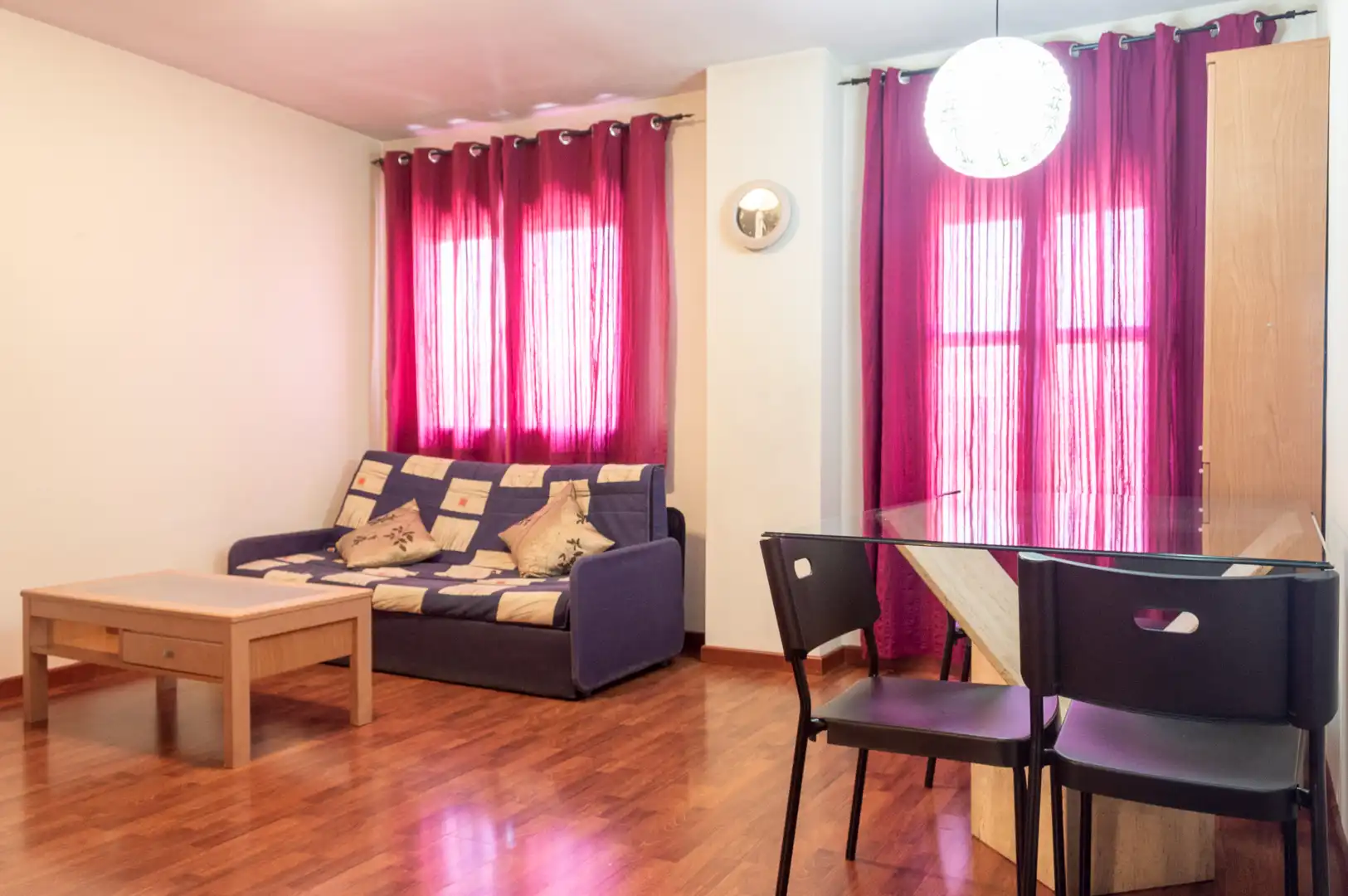 Sala de estar de Apartamento en venta en Fontanar con Parquet, Trastero y Piscina comunitaria