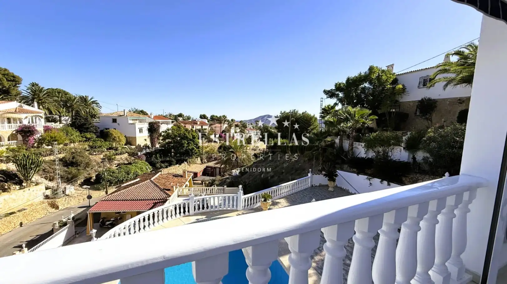 Vista exterior de Casa o xalet en venda en La Nucia amb Aire condicionat, Calefacció i Jardí privat