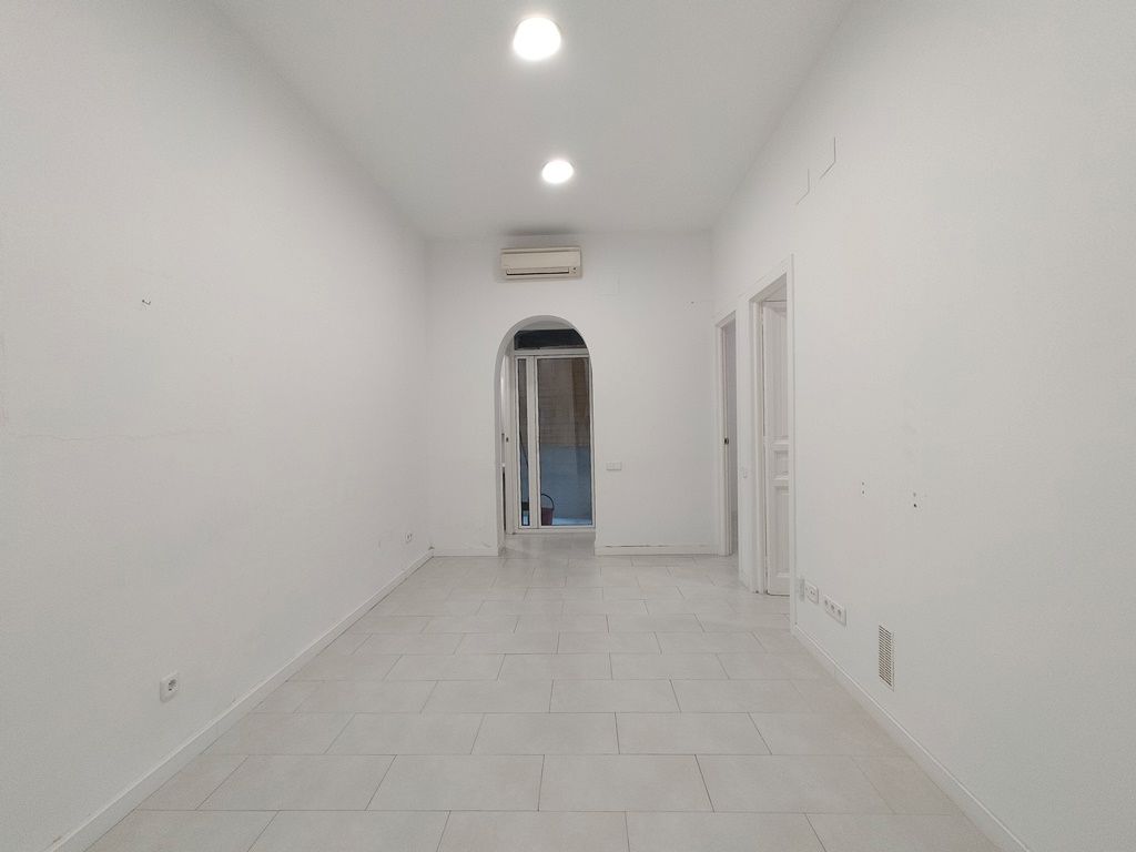 Piso de alquiler en  Barcelona Capital con Aire acondicionado, Calefacción y Horno