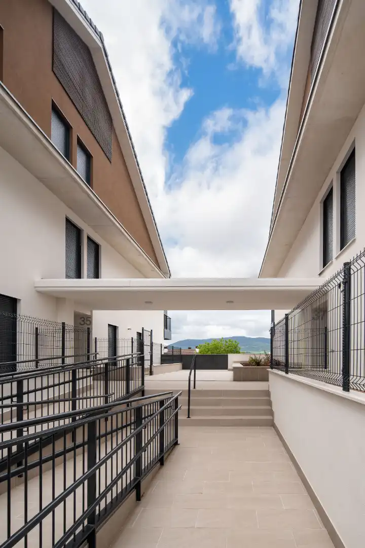Vista exterior de Planta baja en venta en Zizur Mayor / Zizur Nagusia con Calefacción, Terraza y Horno