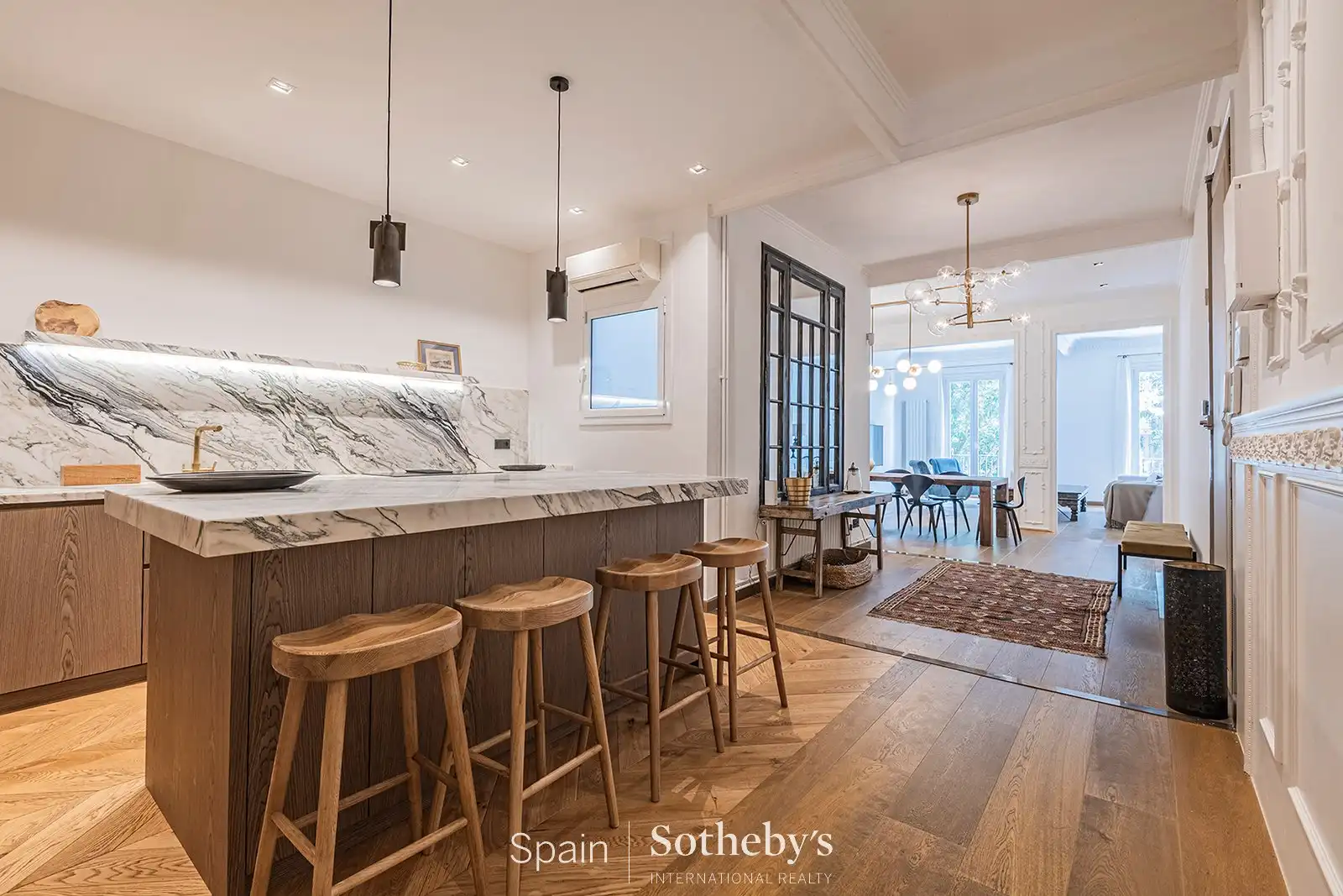 Apartment with lift for sale in Carrer de París