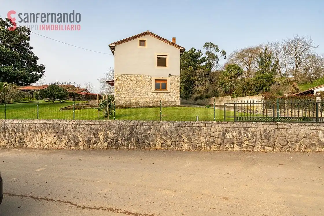 Vista exterior de Casa o chalet en venta en Reocín con Calefacción, Jardín privado y Balcón