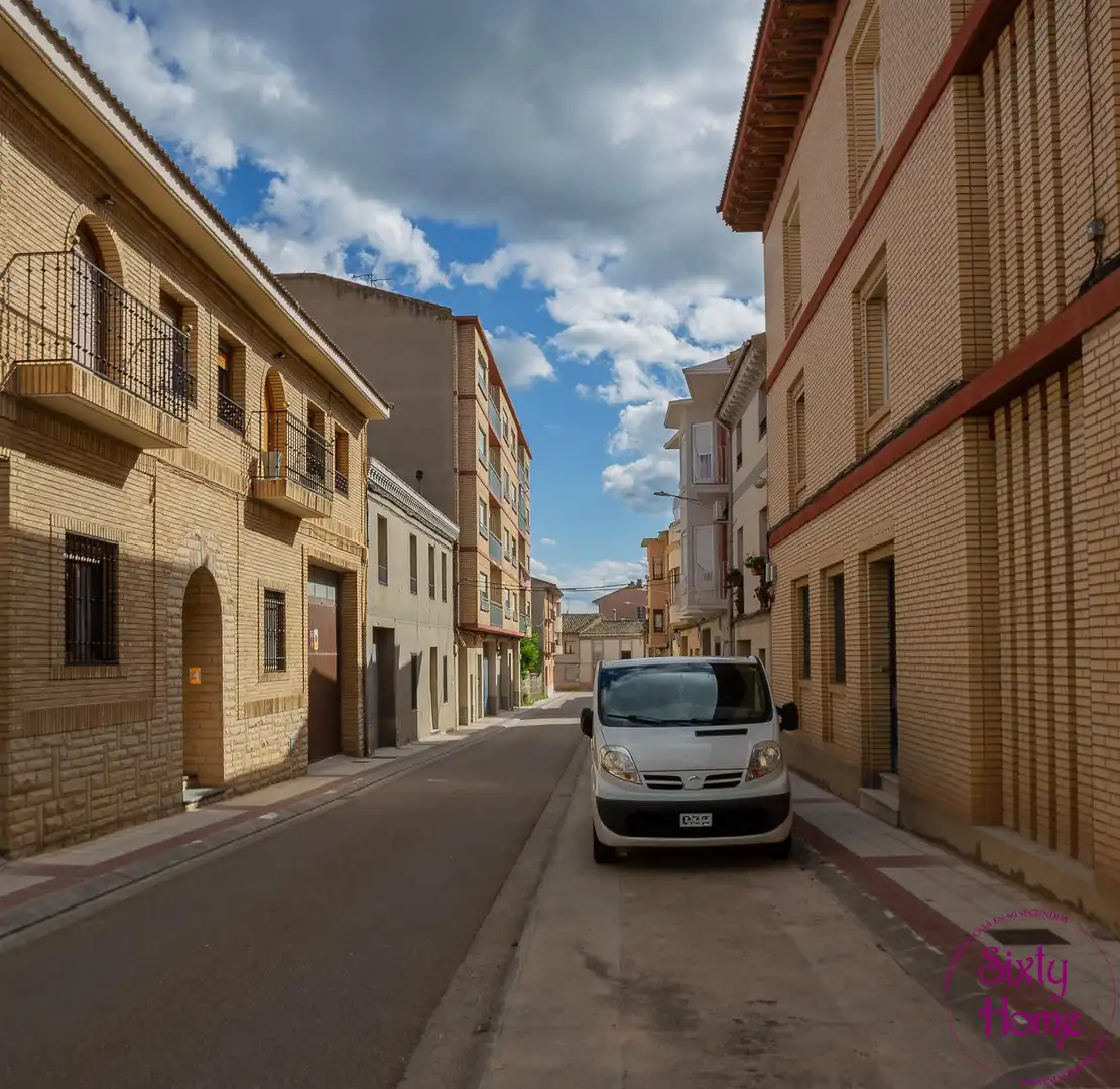 Vista exterior de Piso en venta en Tauste con Calefacción, Parquet y Amueblado