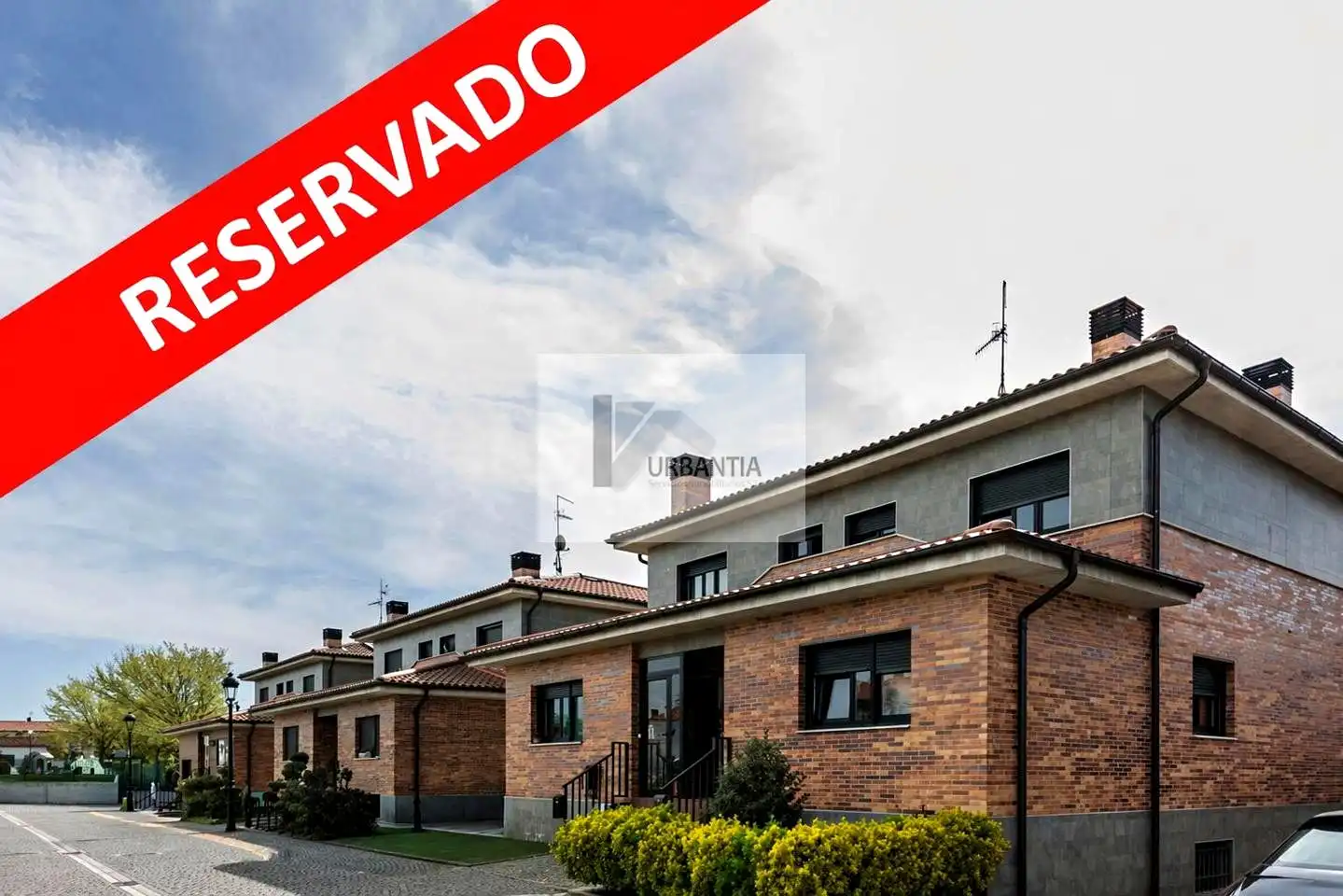 Vista exterior de Casa adosada en venta en Cendea de Olza / Oltza Zendea con Calefacción, Jardín privado y Parquet