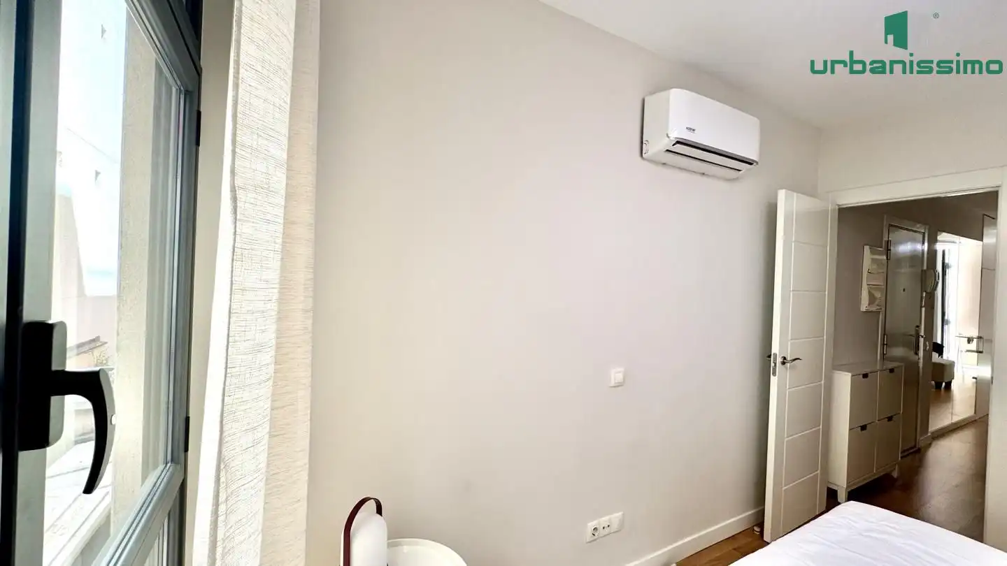 Dormitori de Apartament de lloguer en Madrid amb Aire condicionat, Traster i Moblat
