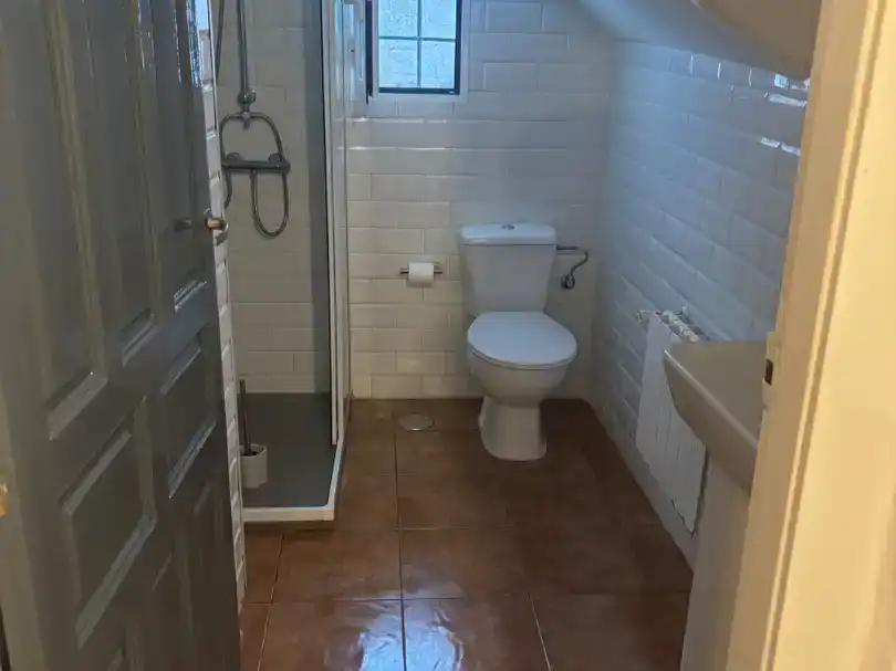 Bany de Pis en venda en Huete amb Balcó