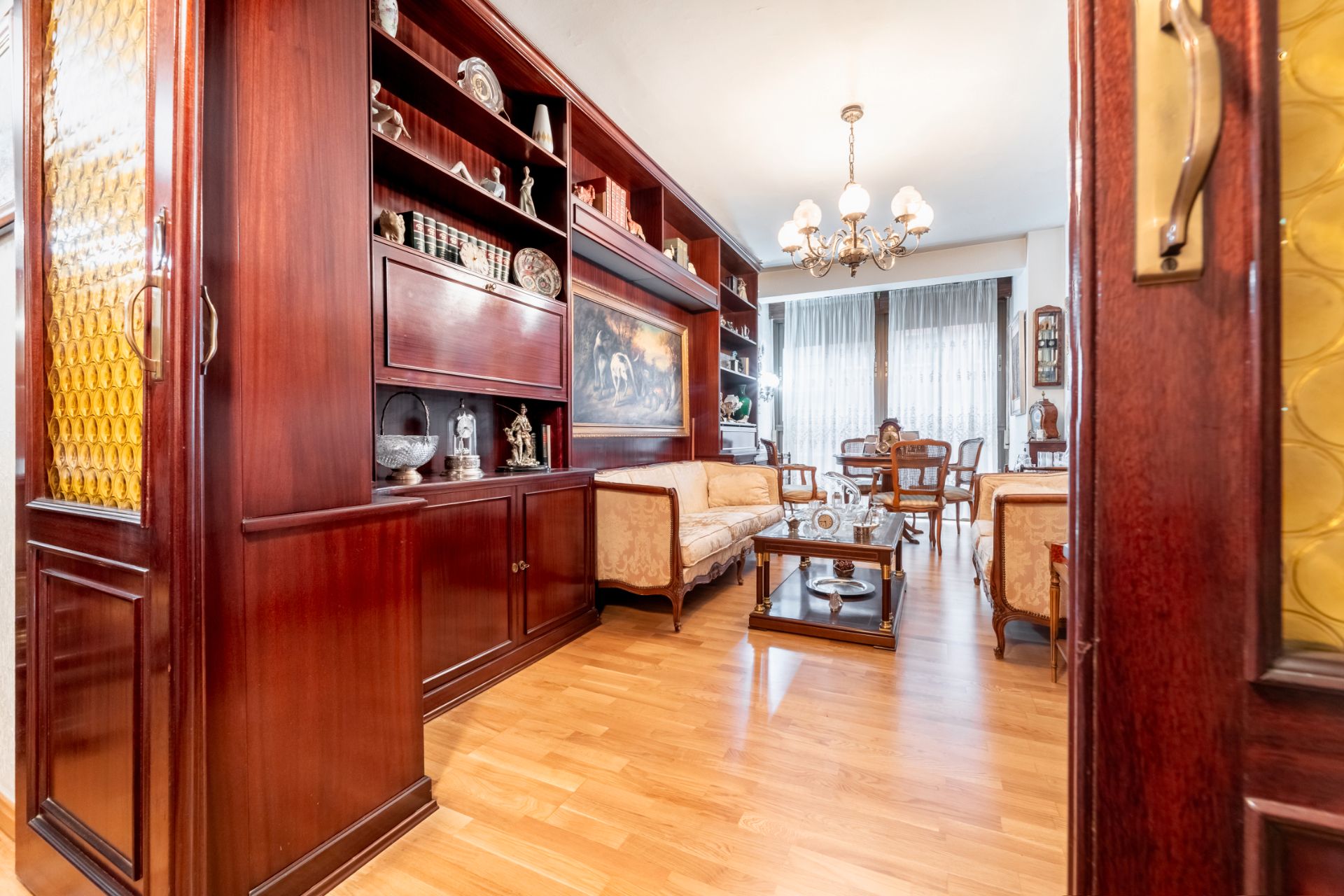 Sala de estar de Piso en venta en  Madrid Capital con Calefacción, Parquet y Amueblado