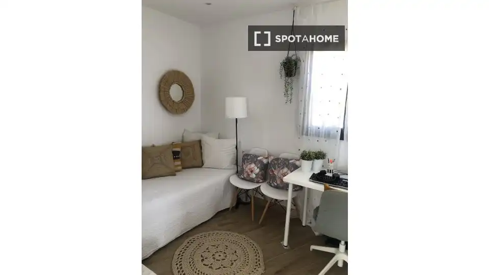 Bedroom of Flat for share in Rubí  with Air Conditioner, Heating and Furnished