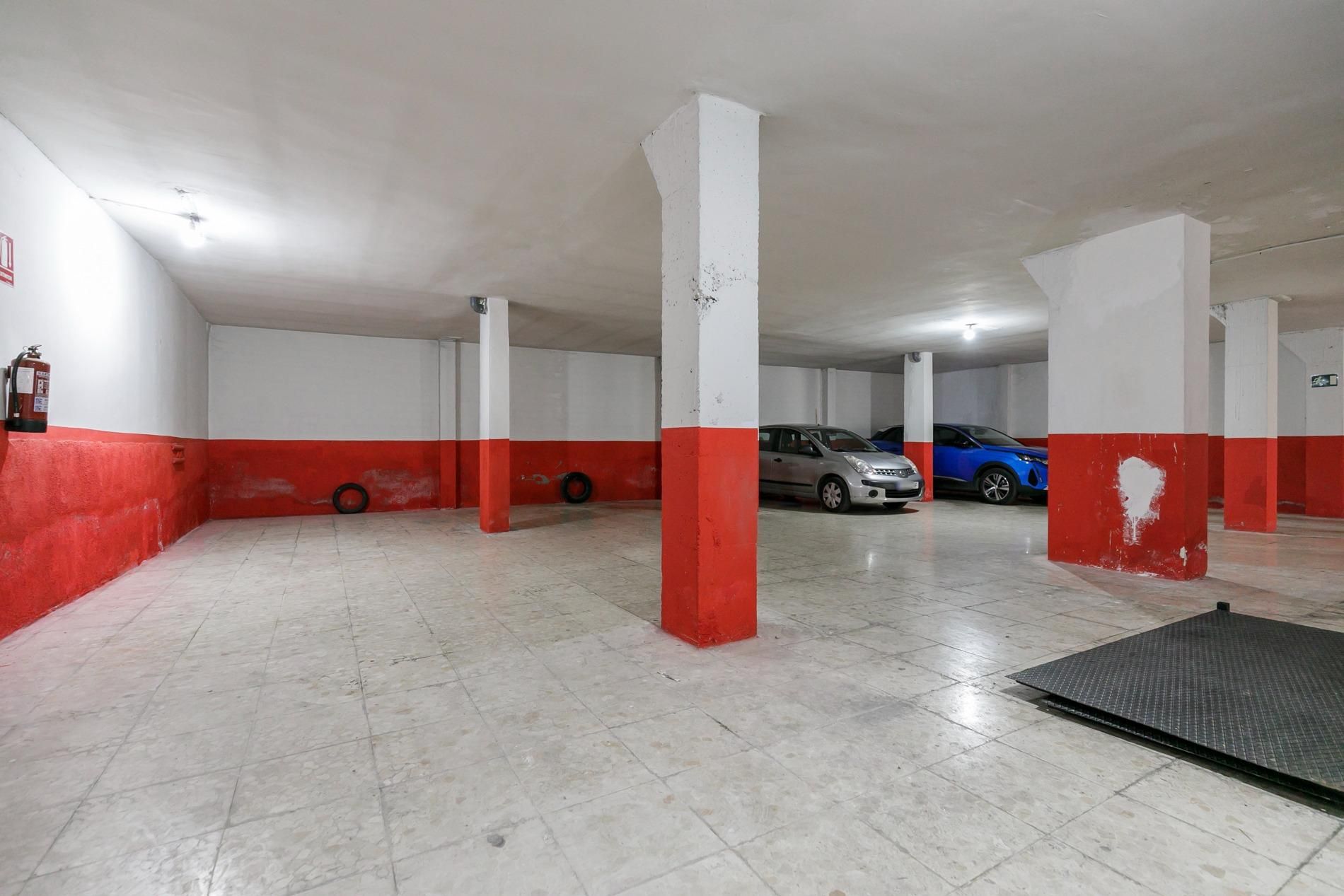 Premises for sale in Calle LOMA DE DILAR, Crta. De la Sierra