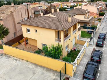 Adosado con balcón en venta en Vilafant