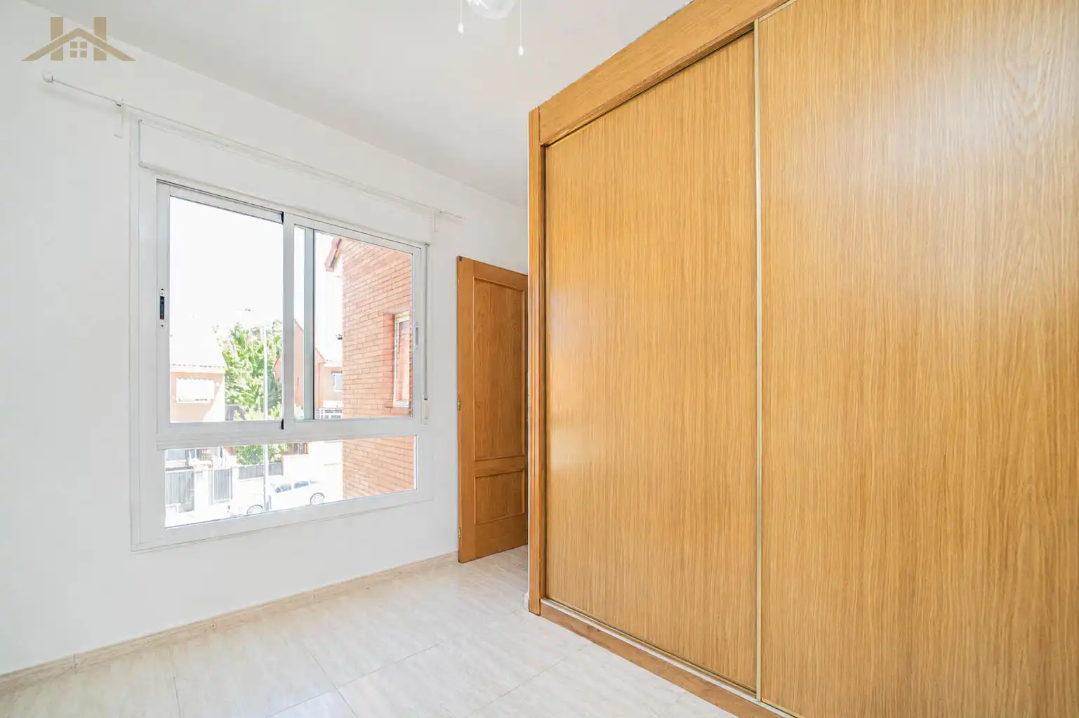 Schlafzimmer von Einfamilien-Reihenhaus zum Verkauf in Boadilla del Monte mit Heizung, Privatgarten und Mikrowelle