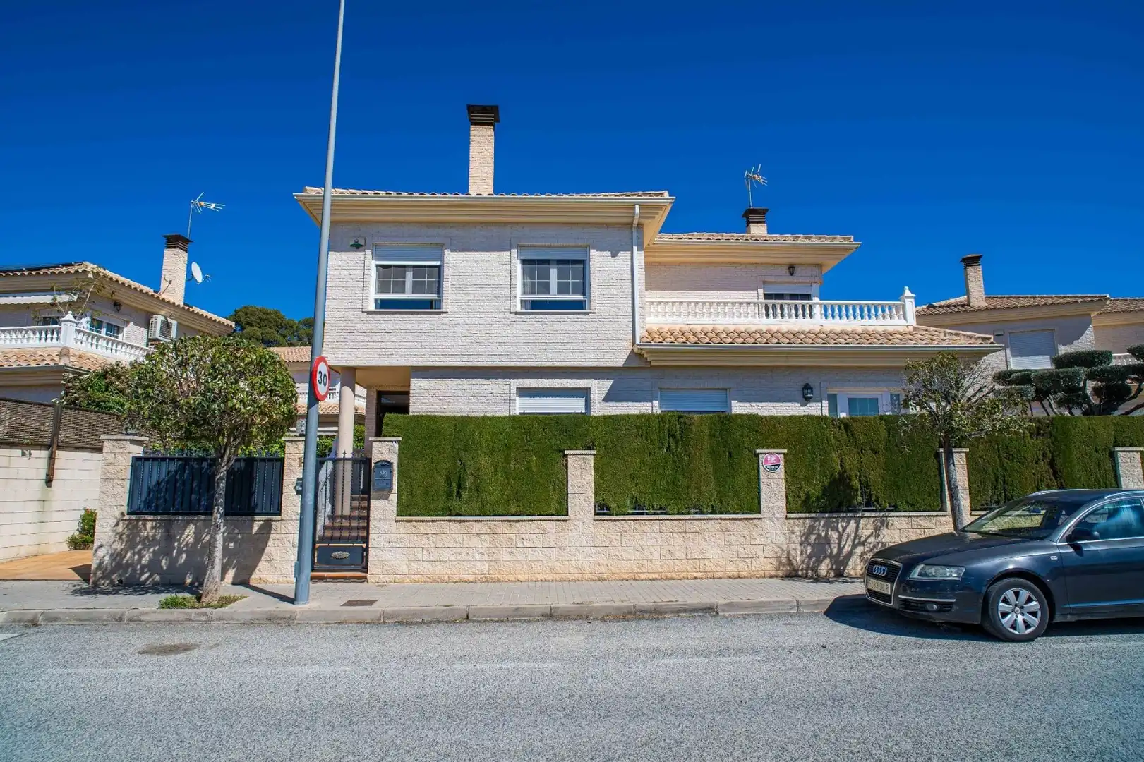 Vista exterior de Casa o chalet en venta en Elda con Aire acondicionado, Calefacción y Jardín privado