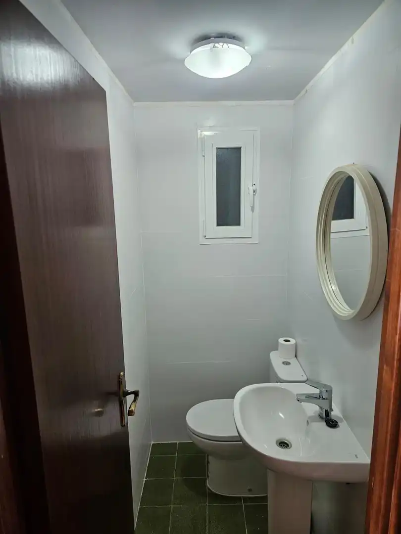 Baño de Piso en venta en Benidorm con Terraza y Piscina comunitaria