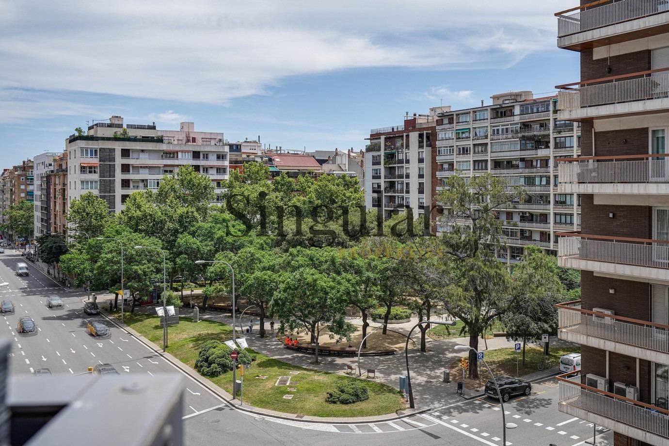 Exterior view of Flat for sale in  Barcelona Capital  with Air Conditioner, Heating and Terrace