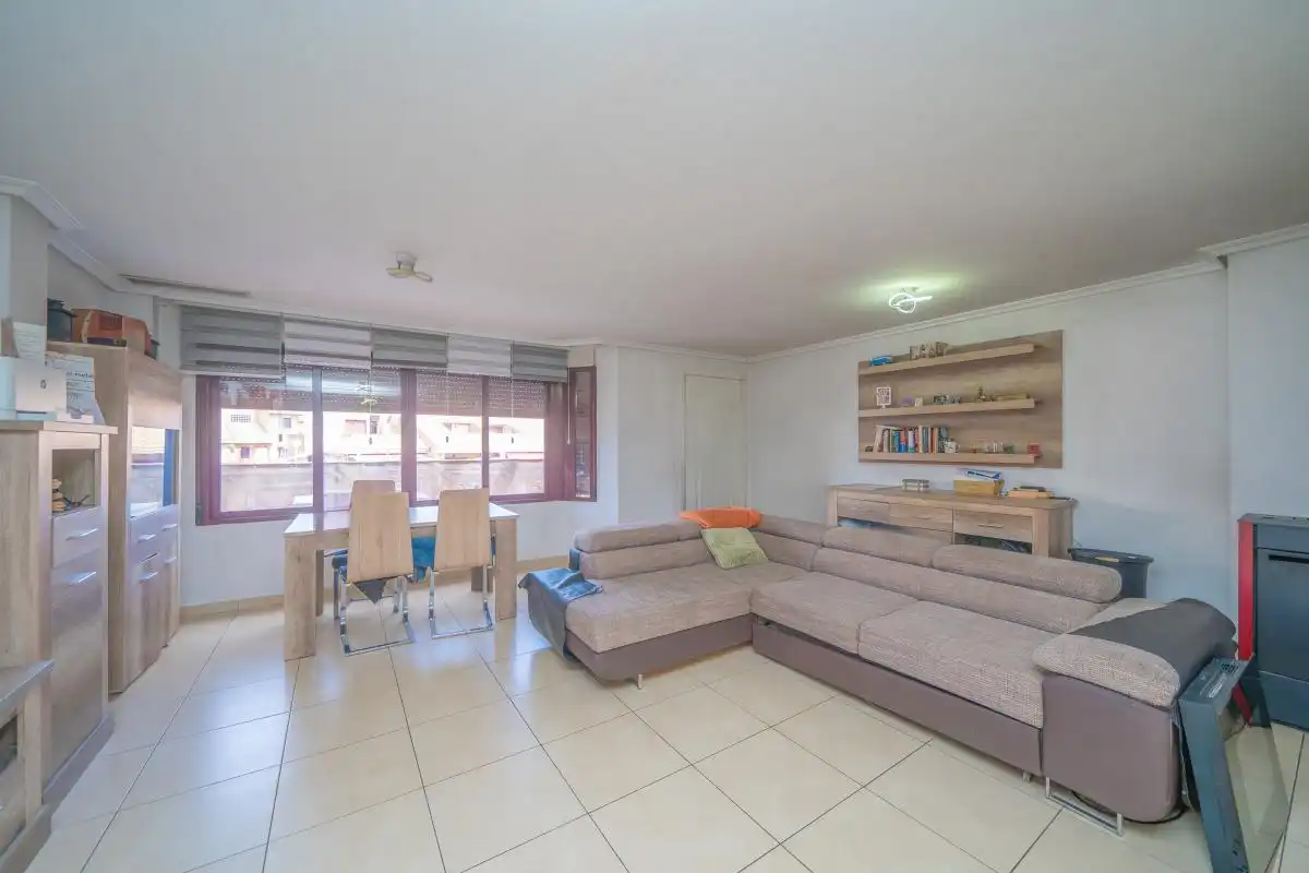 Sala d'estar de Casa adosada en venda en La Nucia amb Aire condicionat, Calefacció i Terrassa