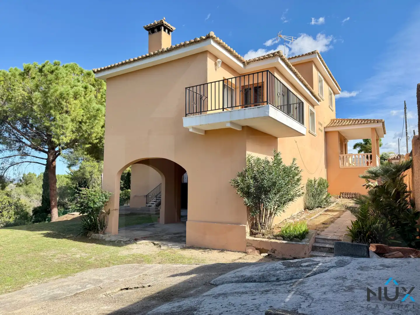 Vista exterior de Casa o xalet en venda en Riba-roja de Túria amb Aire condicionat, Calefacció i Jardí privat