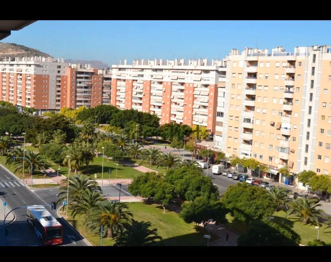 Vista exterior de Piso de alquiler en Alicante / Alacant con Aire acondicionado, Trastero y Amueblado