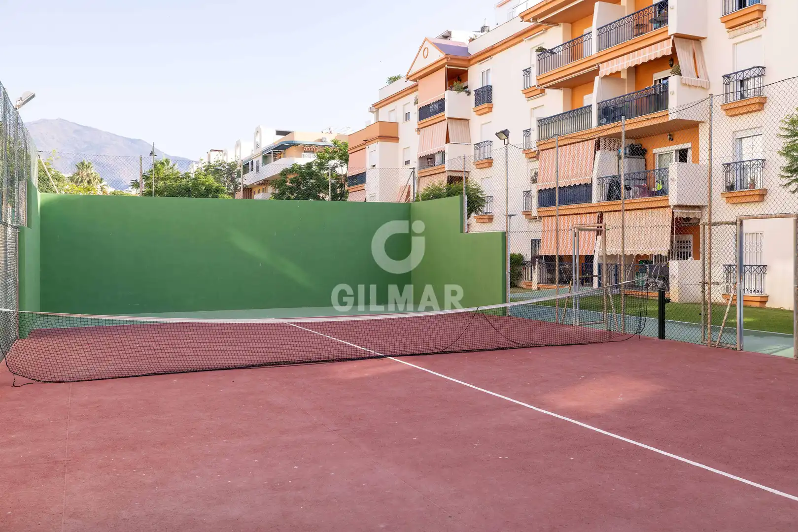 Vista exterior de Àtic en venda en Estepona amb Calefacció, Piscina i Balcó