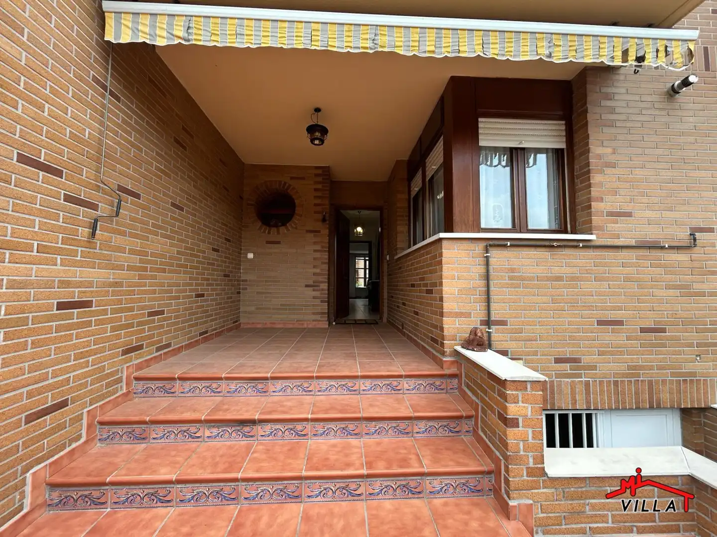 Casa adosada en venda en Laredo amb Calefacció i Terrassa