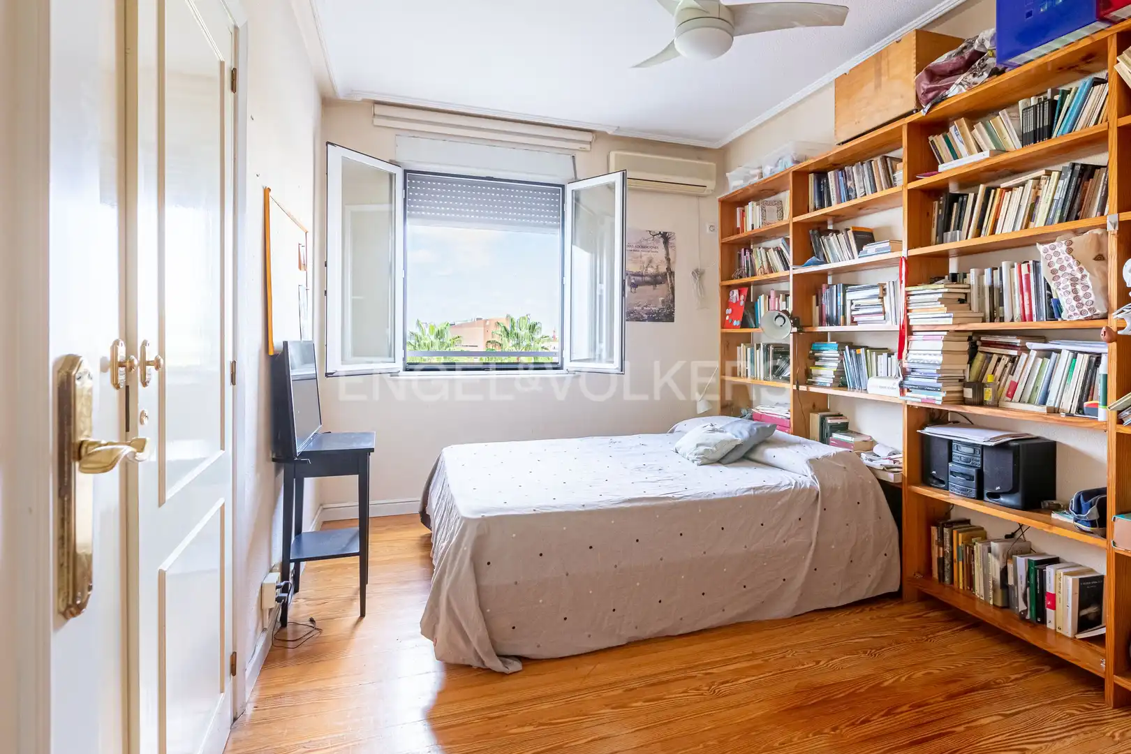 Bedroom of Flat for sale in Sevilla  with Air Conditioner and Heating