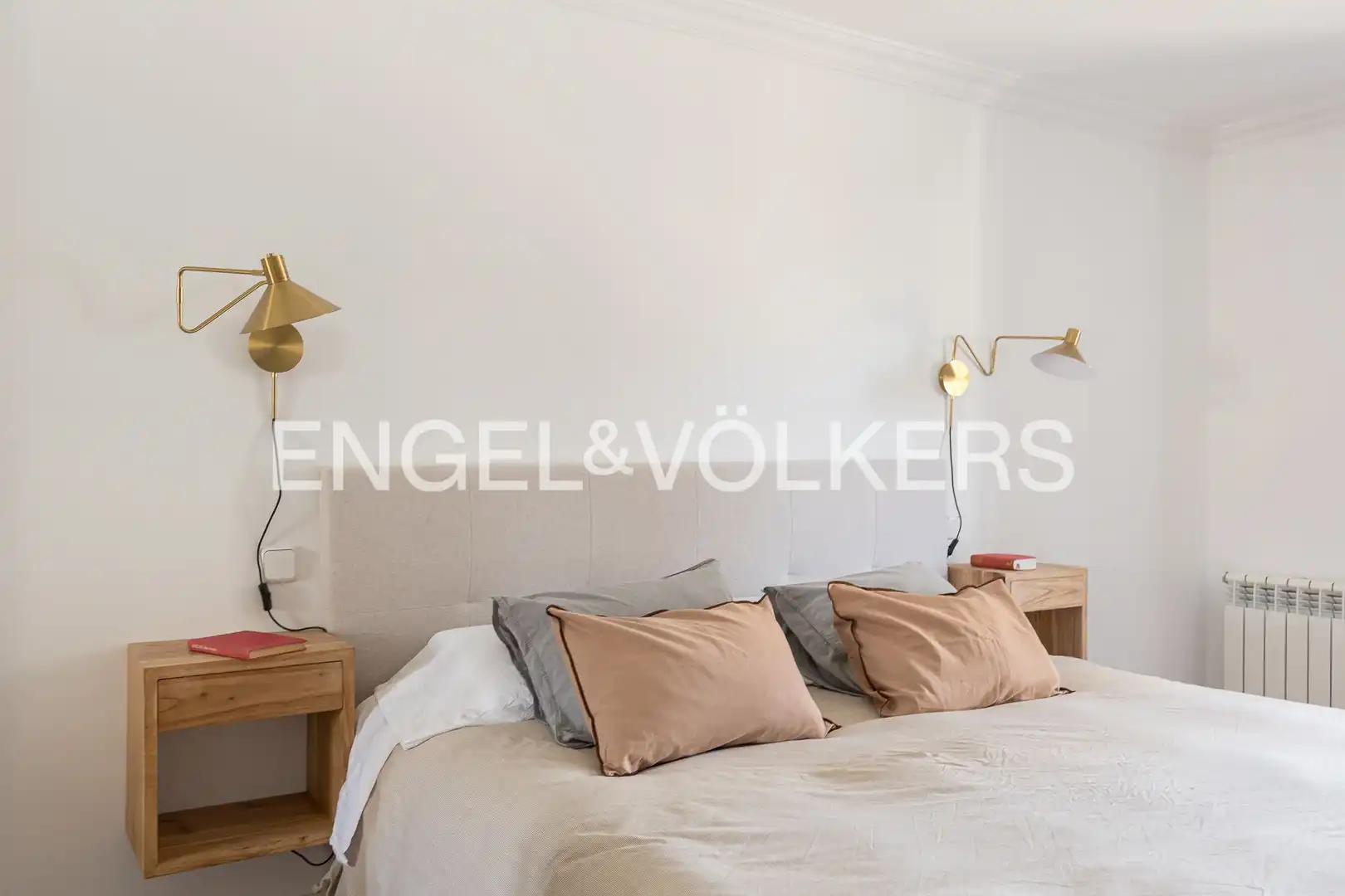 Bedroom of Flat for rent in Madrid  with Air Conditioner, Heating and Balcony