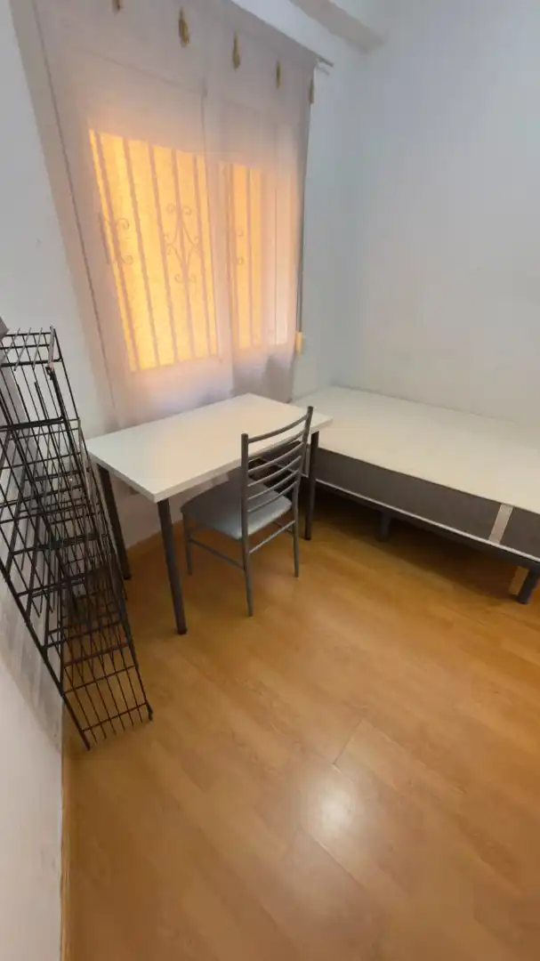 Schlafzimmer von Wohnung zur Miete in Granada mit Waschmaschine