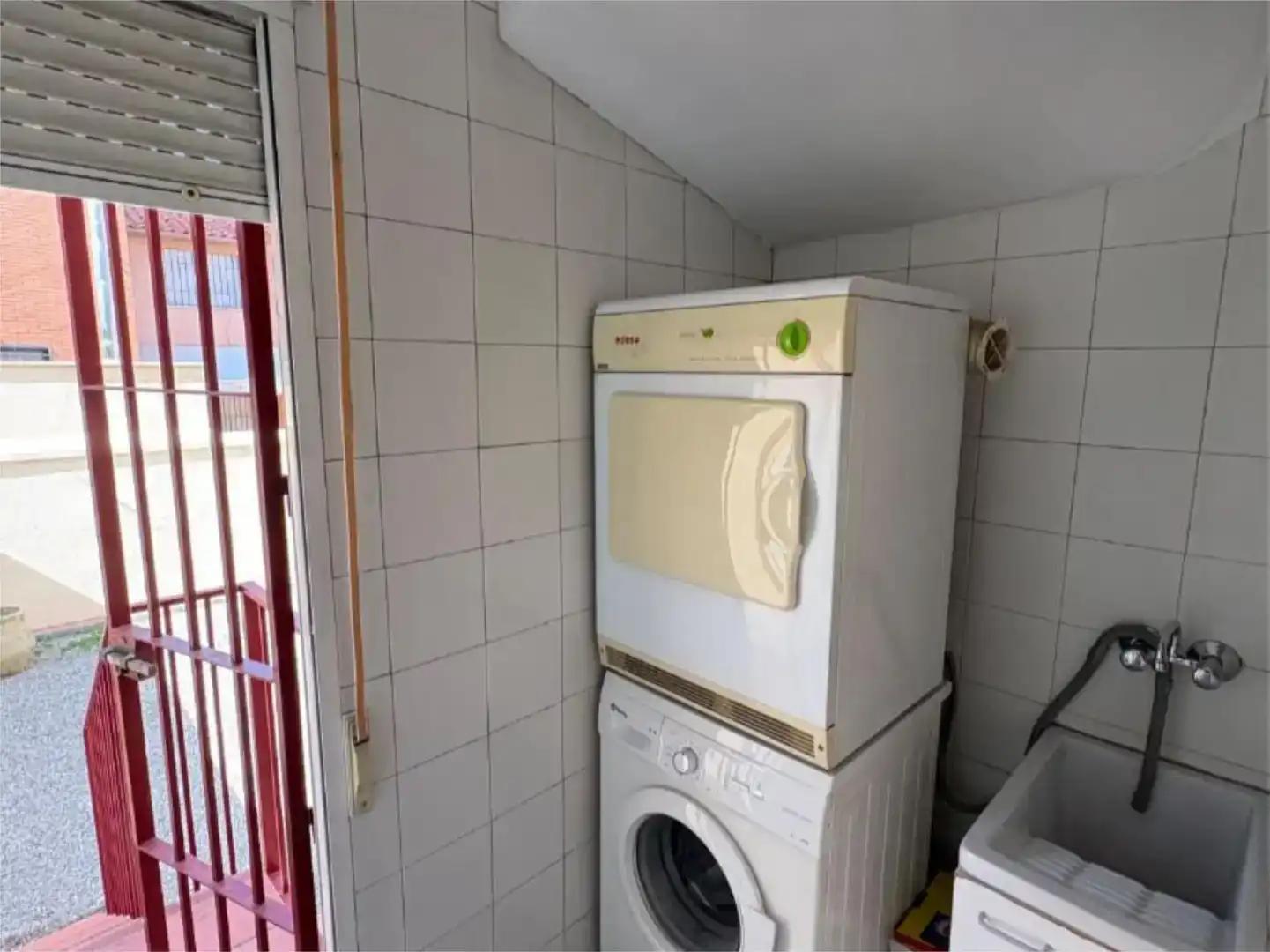 Cuina de Casa adosada per a compartir en Granada amb Aire condicionat, Moblat i Balcó