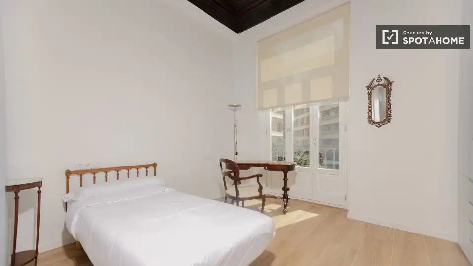 Appartamento con terrazza in affitto a L'Eixample, imagen 9