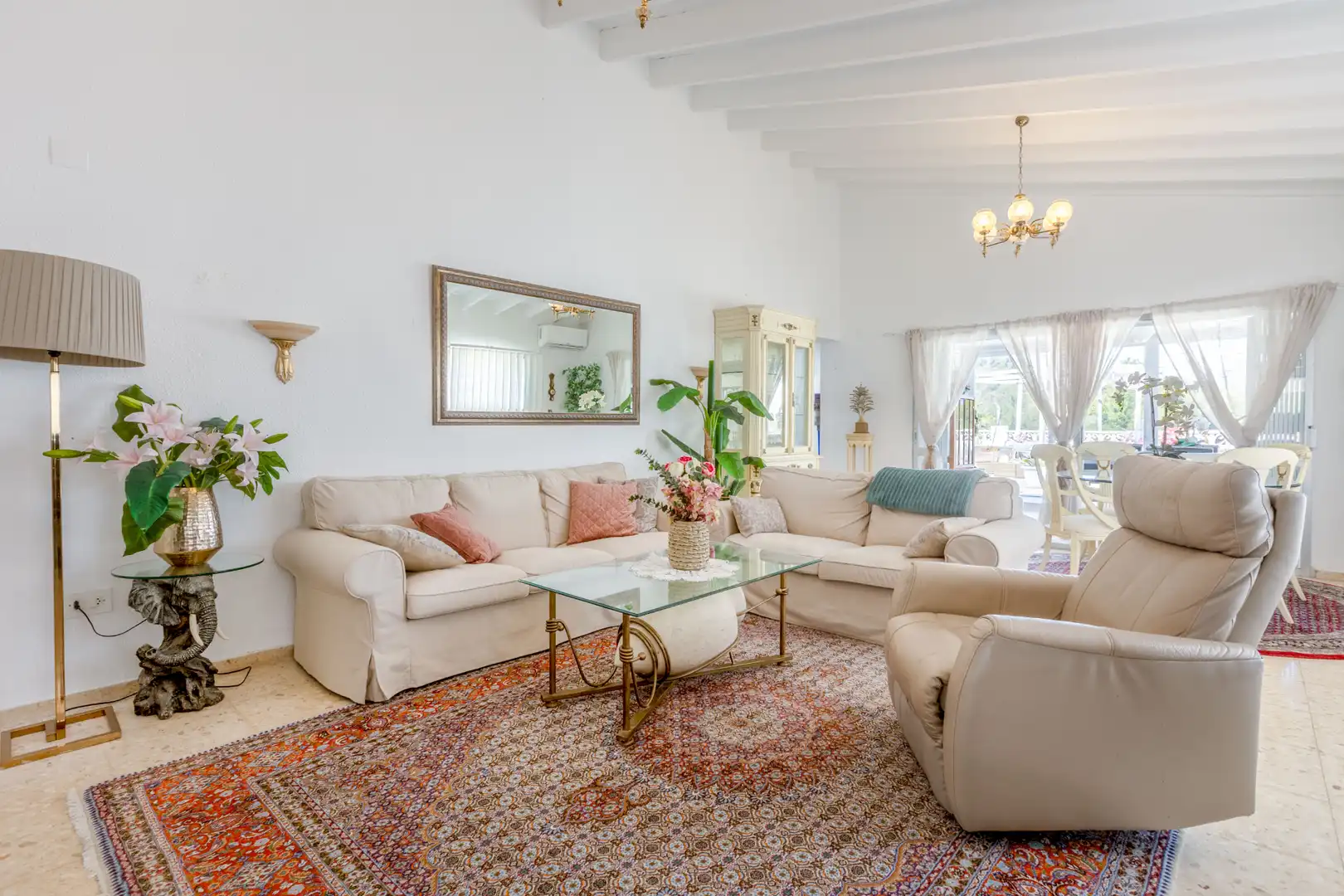 Sala d'estar de Casa o xalet en venda en La Nucia amb Aire condicionat, Jardí privat i Terrassa