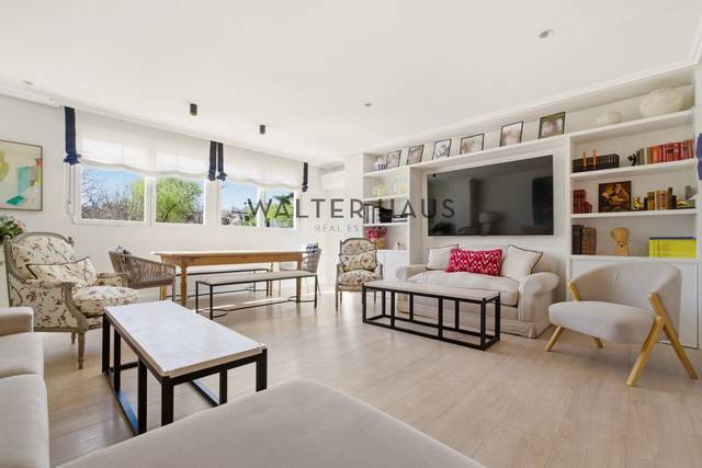 Piso en Venta en Calle de Enrique Jardiel Poncela en Nueva España