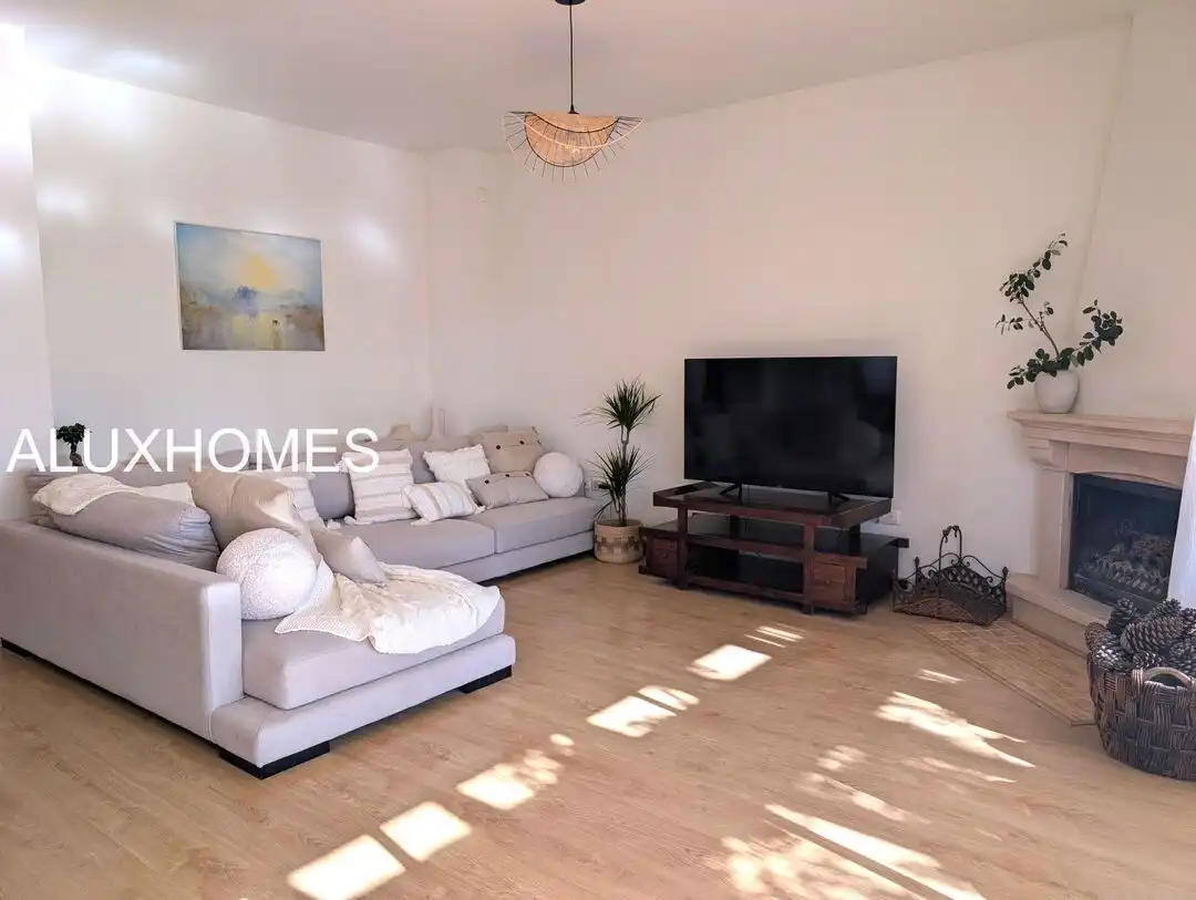 Sala de estar de Casa o chalet en venta en La Alcaidesa con Aire acondicionado, Calefacción y Jardín privado