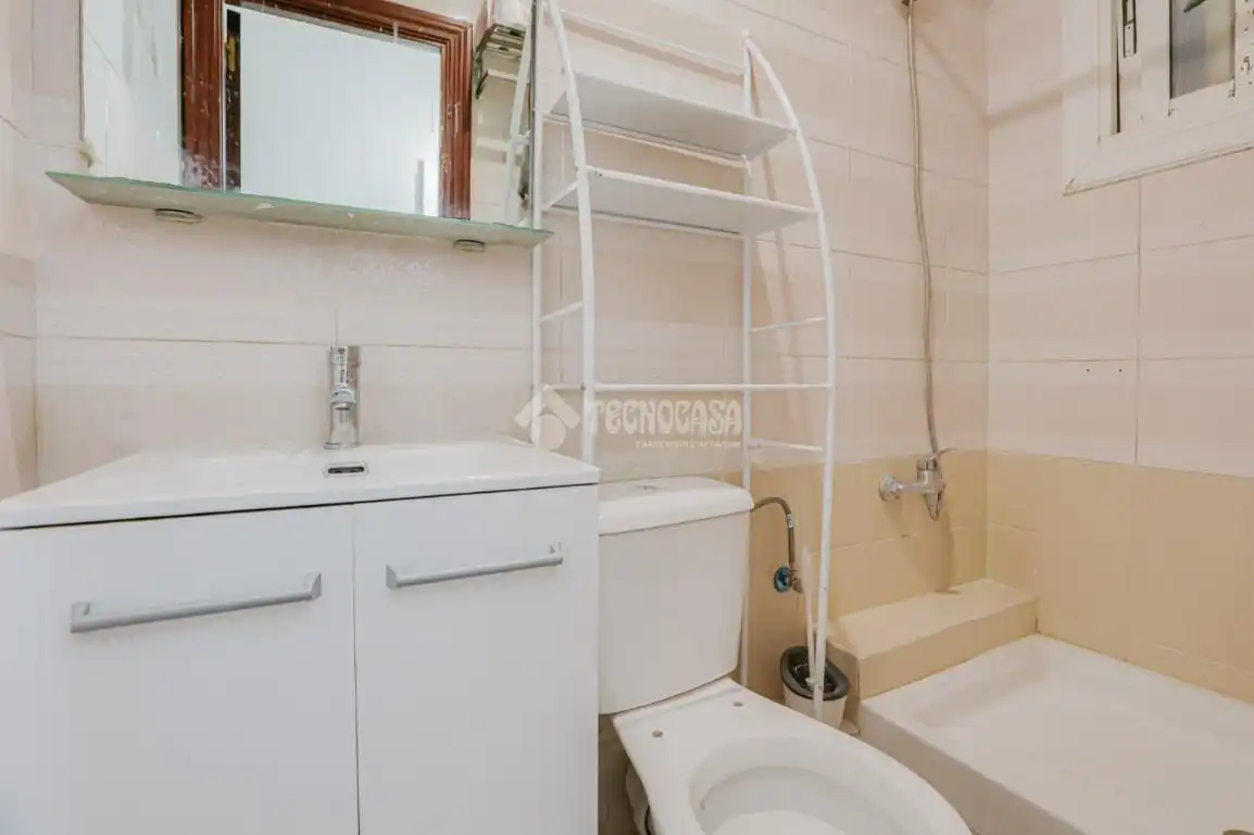 Baño de Piso en venta en L'Hospitalet de Llobregat con Aire acondicionado y Calefacción