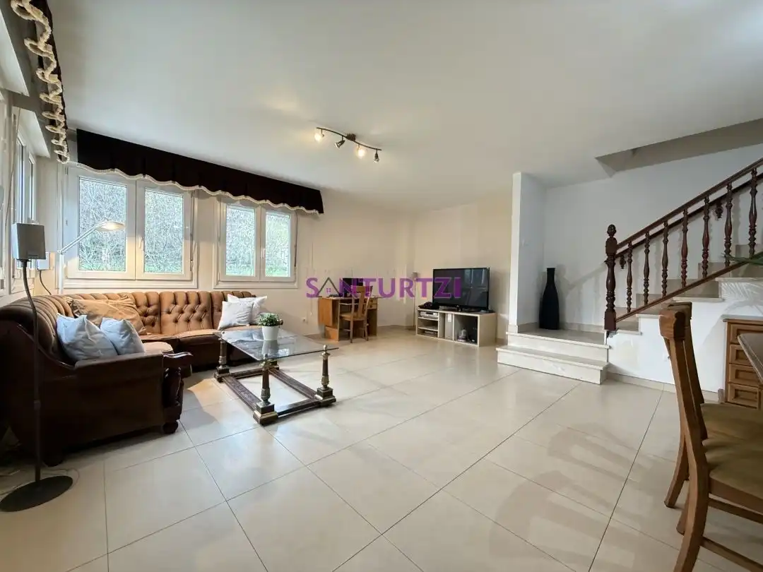 Living room of Detached homes for sale in Castro-Urdiales  with Heating, Terrace and Furnished