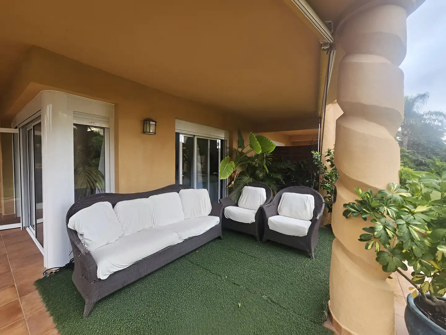 Apartamento con piscina en venta en Calahonda, imagen 5
