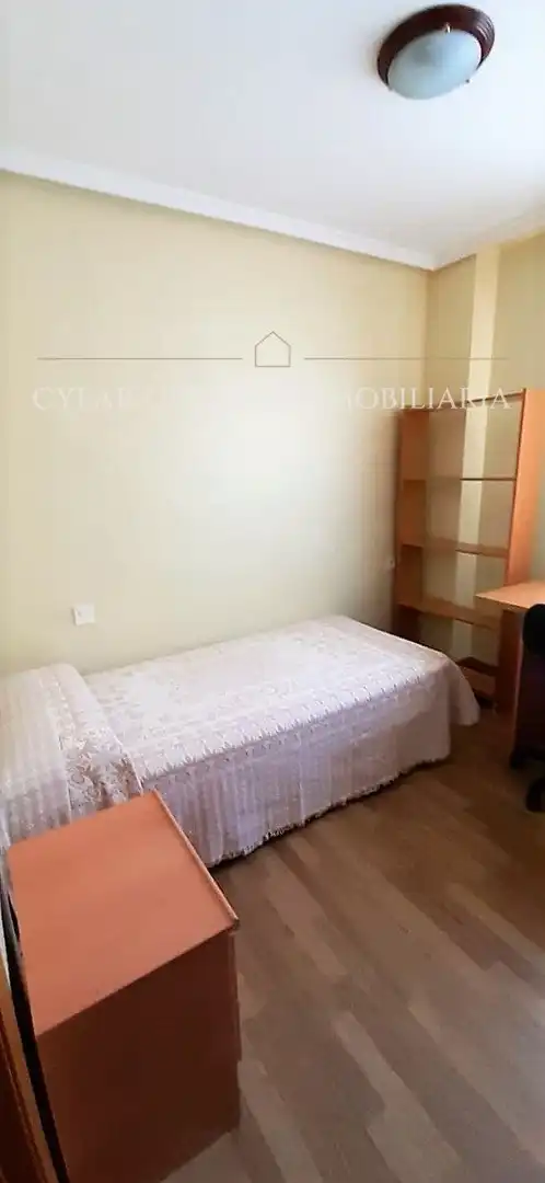 Flat for rent in Asturias, Carmelitas