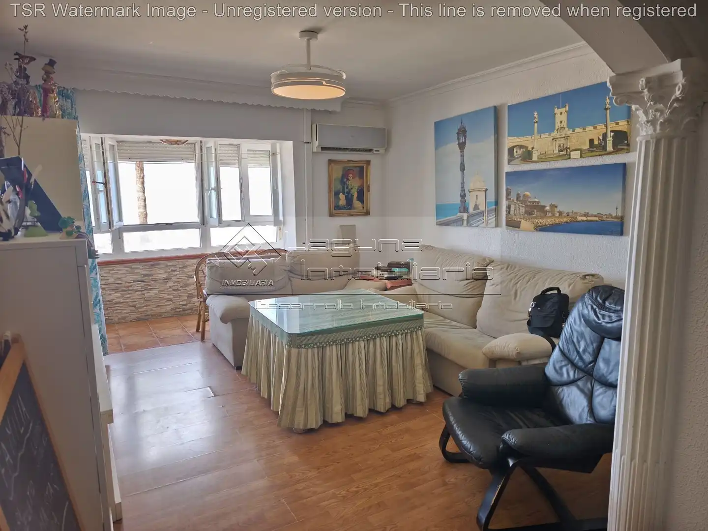 Sala de estar de Piso en venta en Cádiz con Aire acondicionado, Terraza y Piscina comunitaria