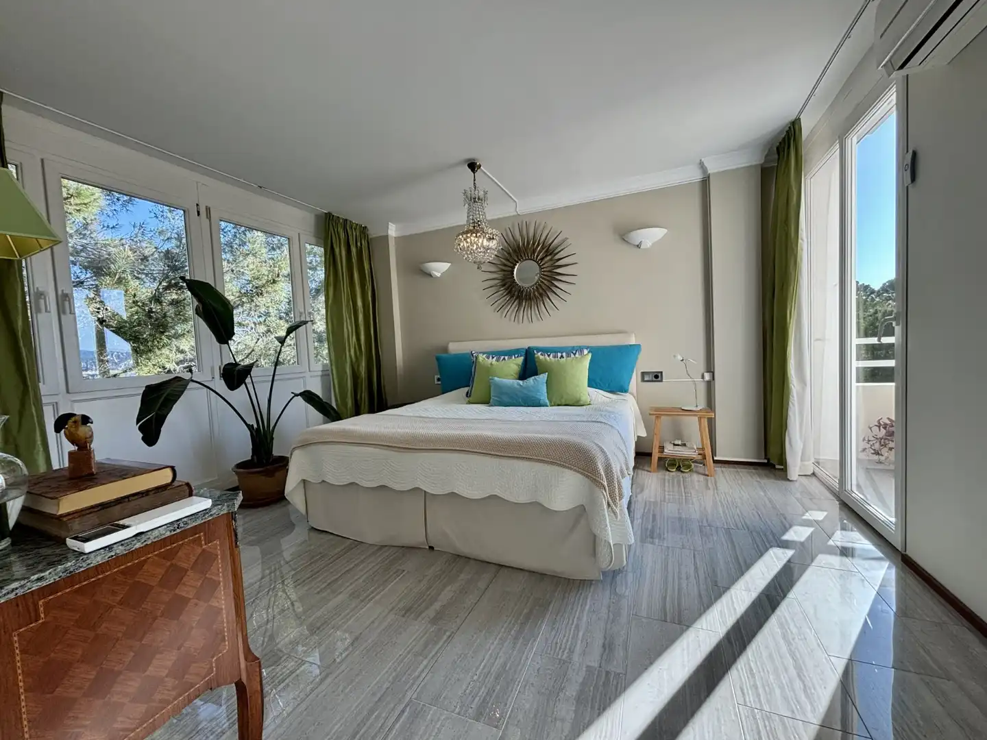 Schlafzimmer von Dachboden zum Verkauf in Calvià mit Klimaanlage, Heizung und Terrasse