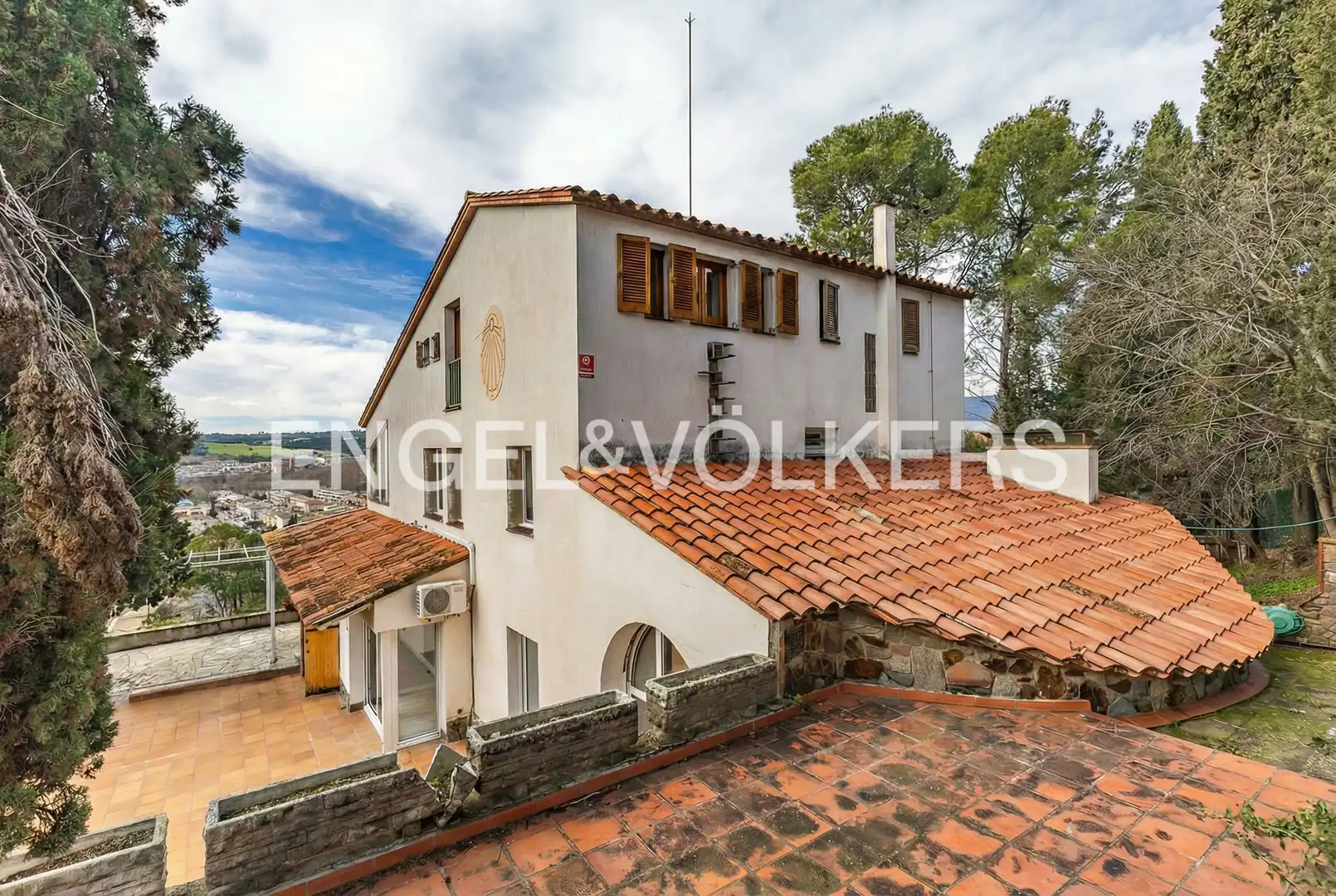 Vista exterior de Finca rústica en venda en Palau-solità i Plegamans amb Aire condicionat, Calefacció i Jardí privat