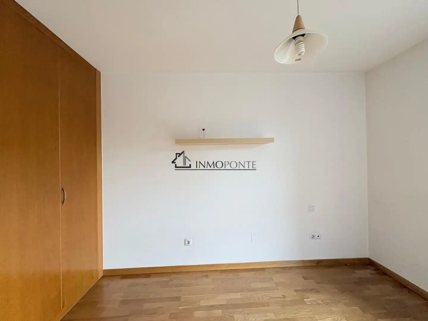 Habitación de Piso de alquiler en Pontevedra Capital  con Calefacción, Terraza y Trastero