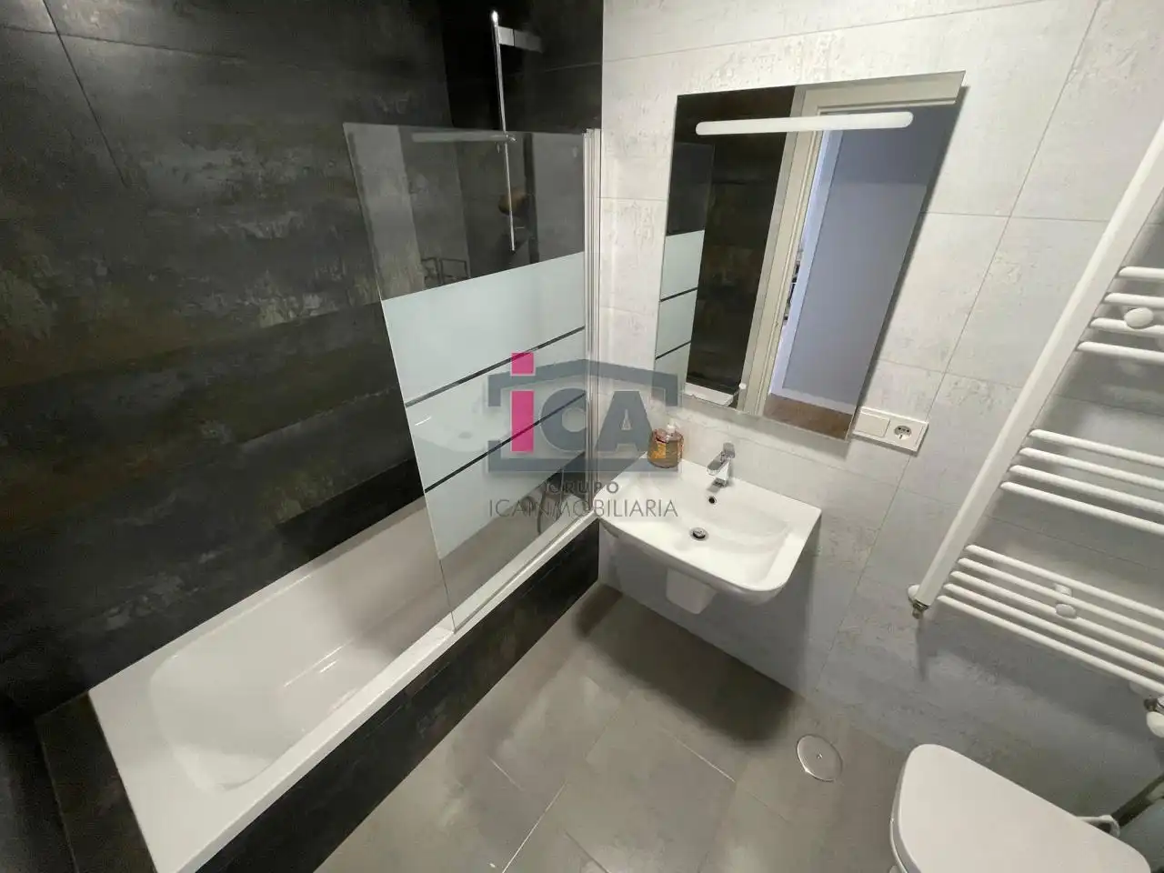 Baño de Apartamento de alquiler en Cáceres con Aire acondicionado, Calefacción y Piscina