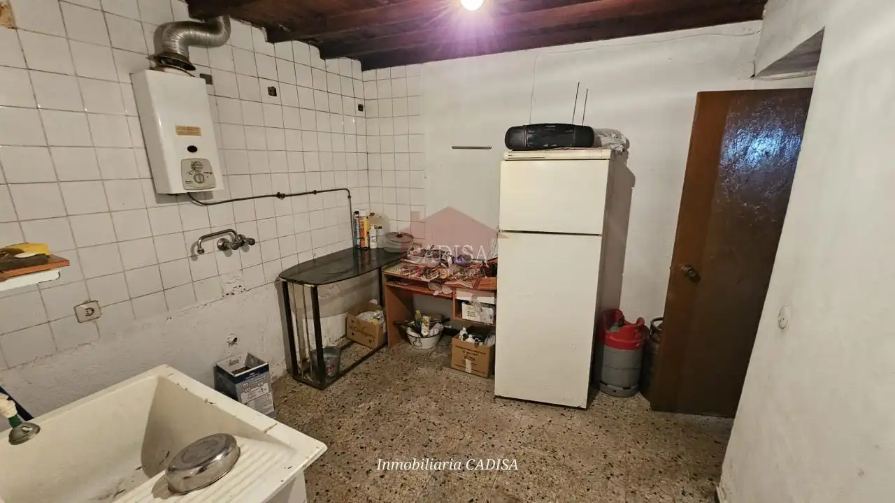 Cuina de Casa o xalet en venda en Parada de Arriba amb Calefacció, Terrassa i Traster