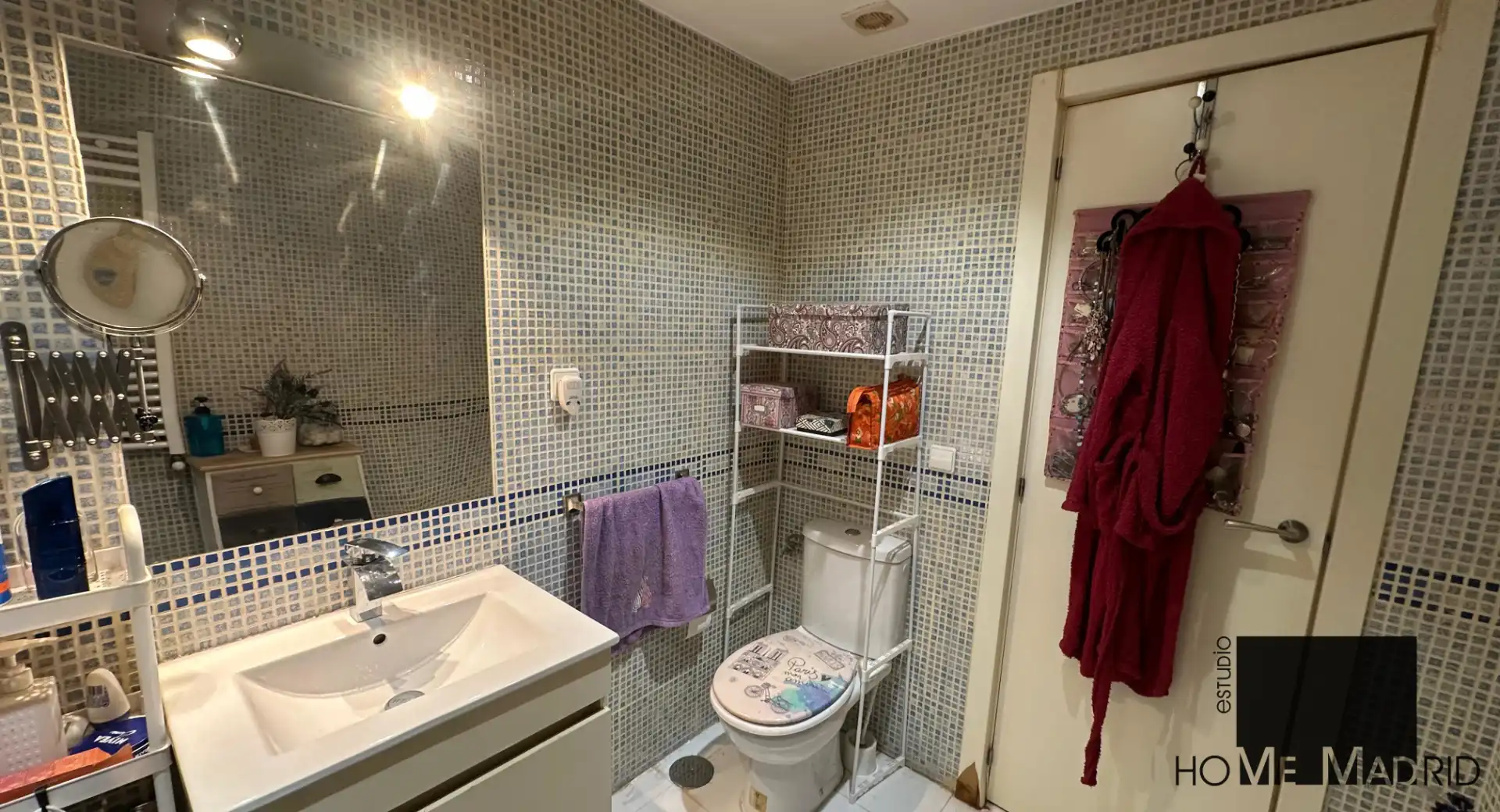 Bathroom of Flat for sale in Madrid  with Air Conditioner and Heating