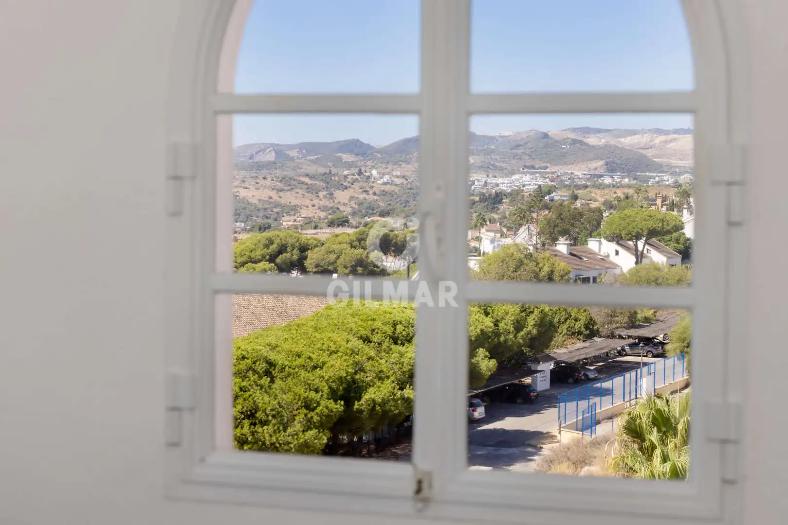 Vista exterior de Pis en venda en Estepona amb Calefacció, Piscina i Balcó