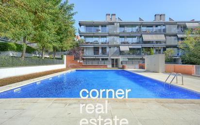 Swimming pool of Flat for sale in Sant Cugat del Vallès  with Air Conditioner, Heating and Terrace