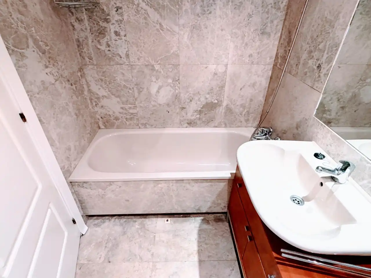Baño de Piso de alquiler en Madrid con Amueblado
