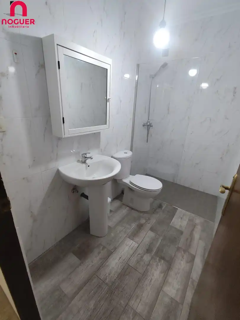 Baño de Piso para compartir en Córdoba con Aire acondicionado y Amueblado