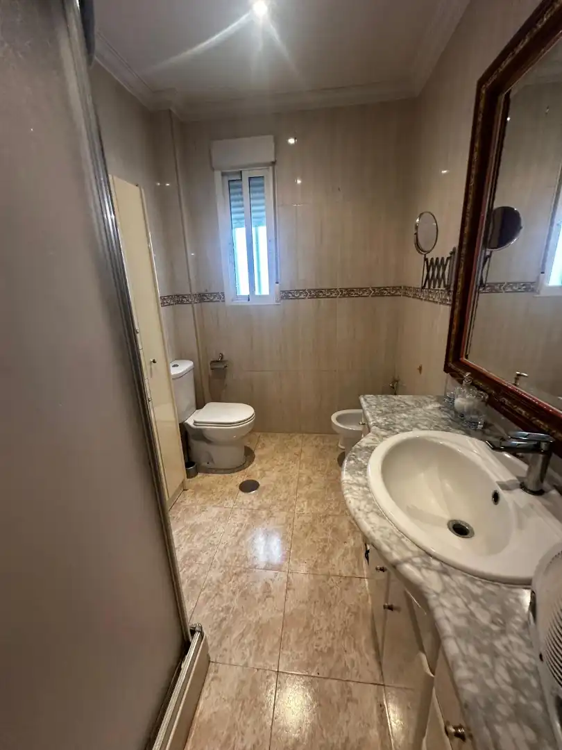 Baño de Ático en venta en Jaén con Aire acondicionado, Amueblado y Balcón