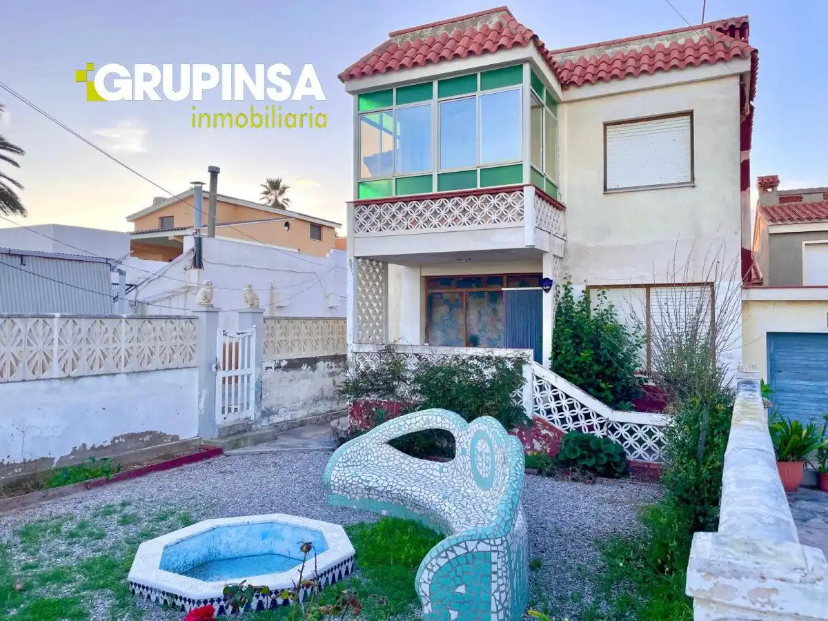 Vista exterior de Casa o chalet en venta en Almazora / Almassora con Jardín privado