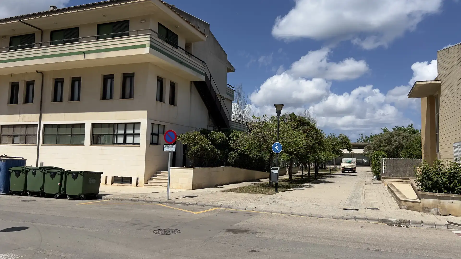 Vista exterior de Local en venda en Alcúdia amb Aire condicionat