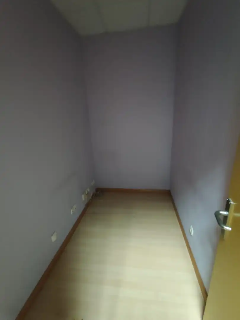 Dormitori de Local en venda en Valladolid amb Calefacció i Parquet
